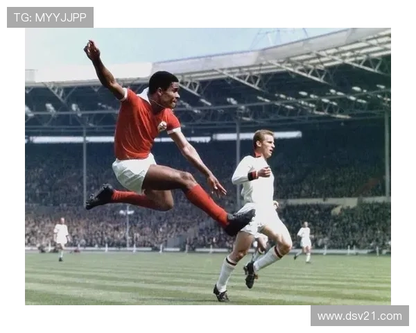 足球场上身披44号球衣的知名球星都有谁