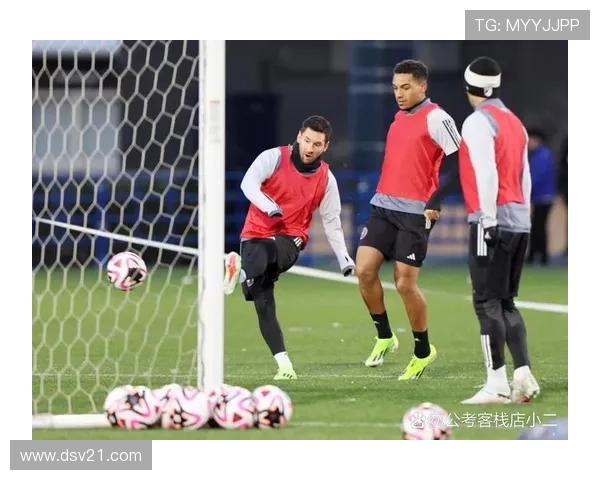 足球场上球星顶牛冲突引发激烈争议与团队精神深度思考